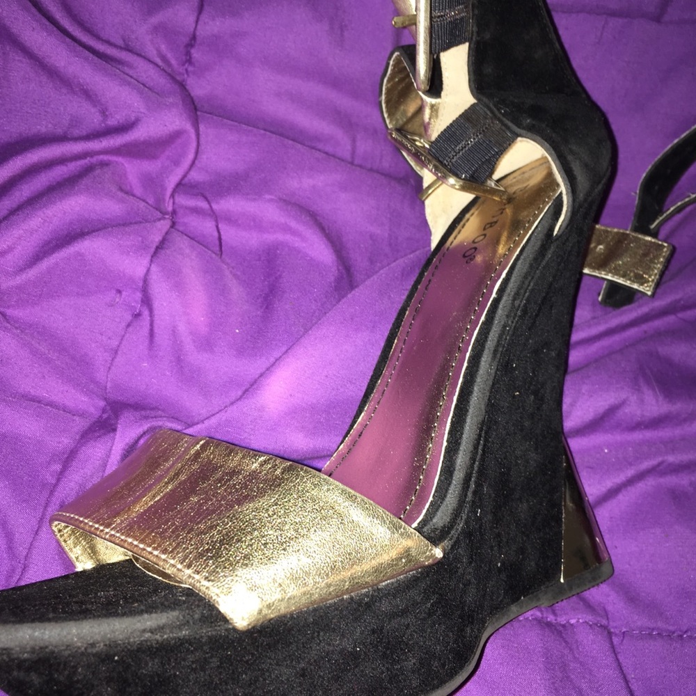 Gold n Black wedges